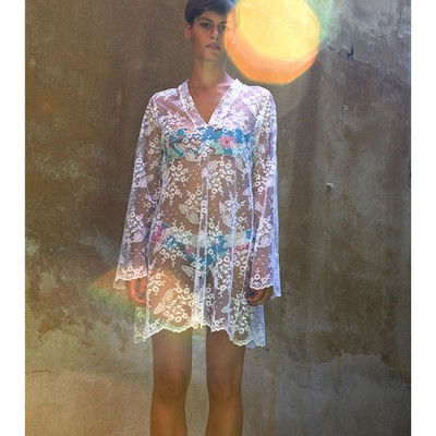 Poupee-Collection_PE2013M007_Blusa-scollo-V-in-pizzo-bianco